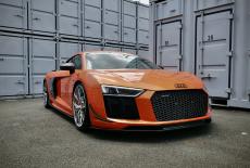 R8 V10